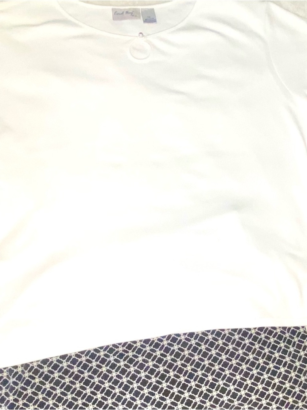 White Top with key hole pearl button closure in front neckline cotton loose fit